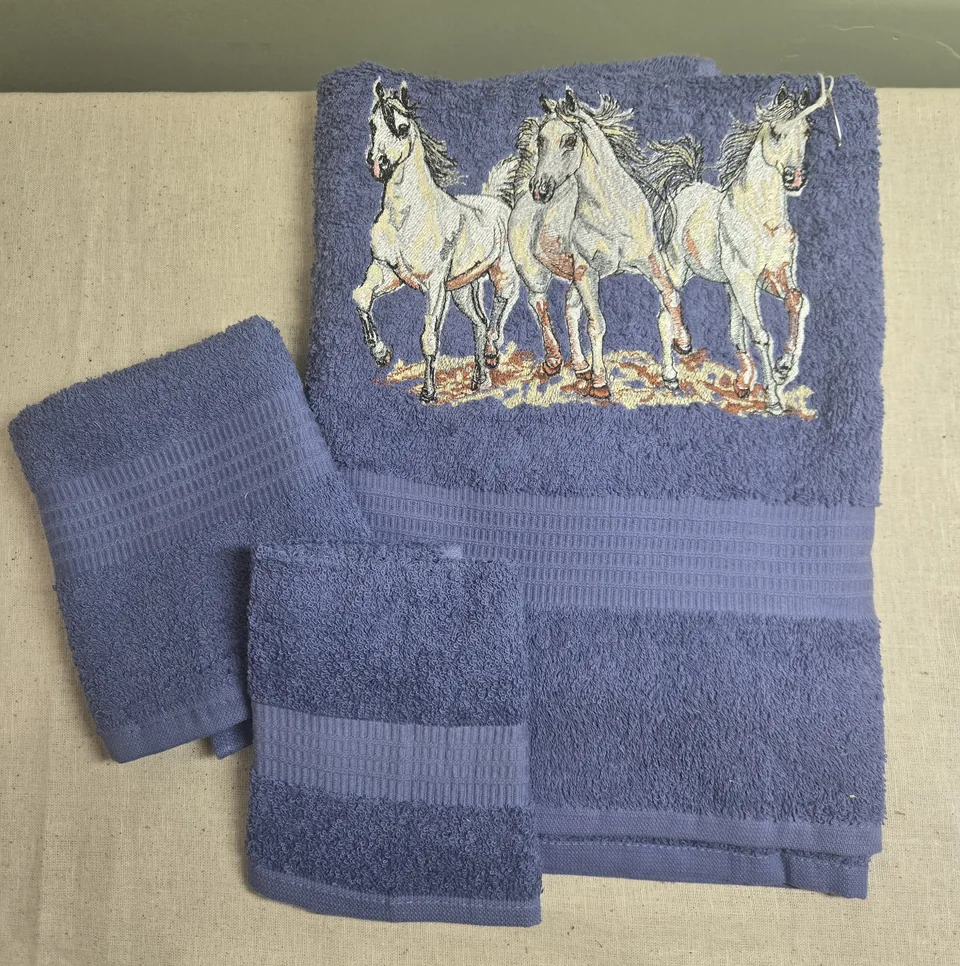 Running Free Towel Set